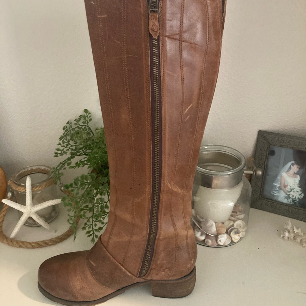 Size 6.5 Olukai brown tall boots